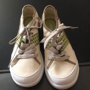 Columbia tennis shoes